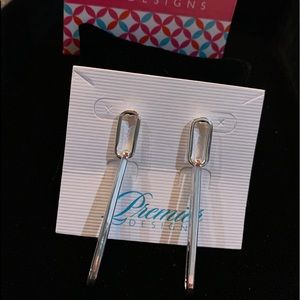 Premier Designs silver “Linear” Earrings NWT